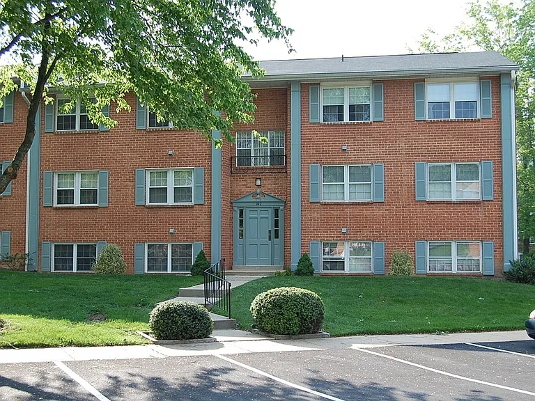 242 Crocker Dr #B — Photo 1