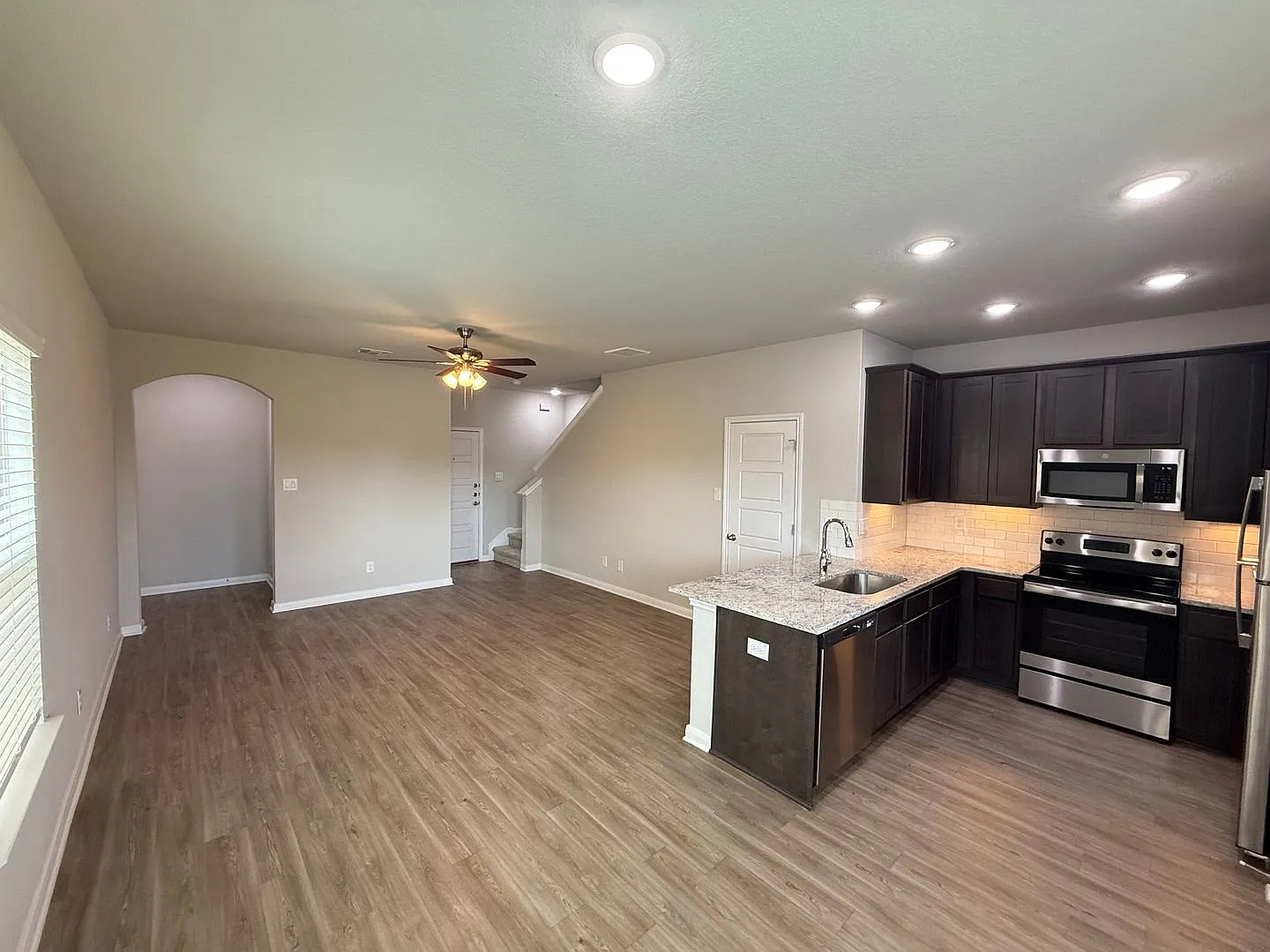 3bd/2.5ba Two-Story Duplex in Prime Location — Photo 4