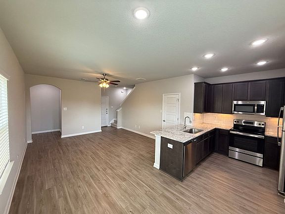 5th image of 467 Emma Dr