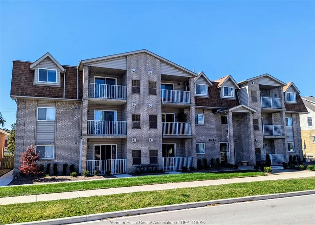 2 bed, 1.0 bath, $1,700 — Photo 2