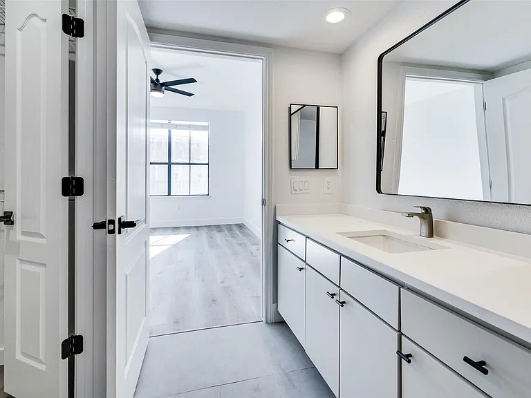 2505 San Gabriel St #600 — Photo 35