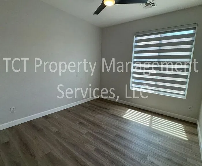 4216 E Oxford Ln — Photo 6