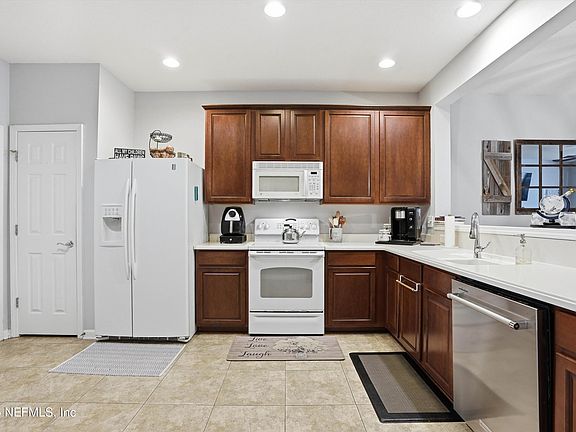 4th image of 13529 STONE POND Drive