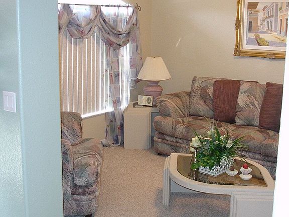 Living room 10.5x12