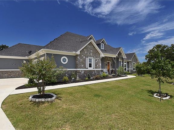 2nd image of 1625 Forest Hill Dr