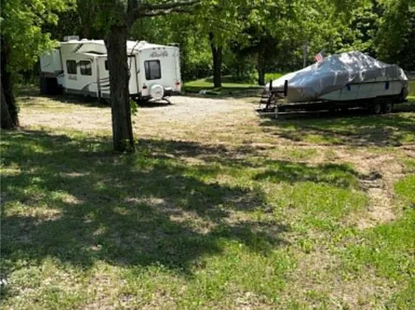 54 Bear Dr, Mound City, KS 66056