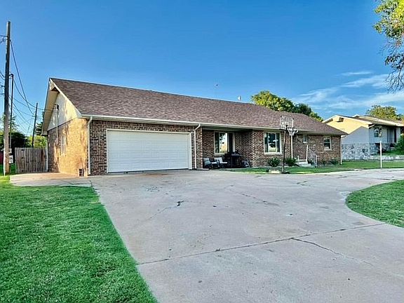 2nd image of 1121 W Shady Ln