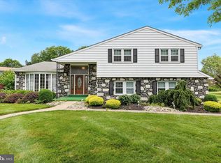 961 Milkweed Ln, Huntingdon Valley, PA 19006