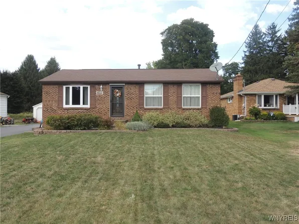 422 Rowley Rd, Depew, NY 14043