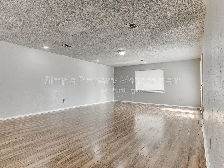7505 NW 29th St — Photo 11