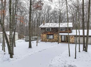 E2315 Woodridge Dr, Waupaca, WI 54981