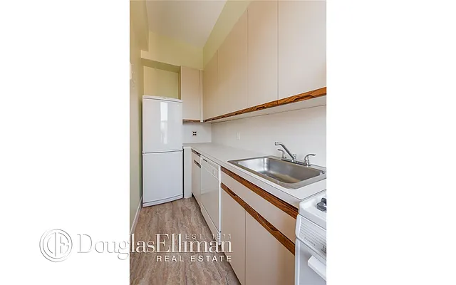 Rented by Douglas Elliman | media 10