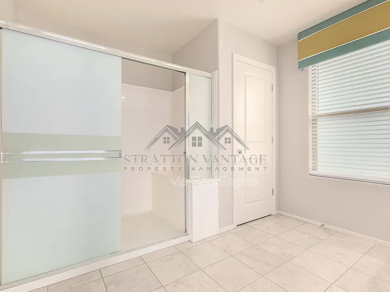 55 E Constitution Dr — Photo 17