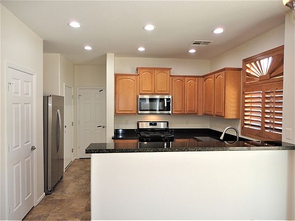 4th image of 3644 E Parkview Dr