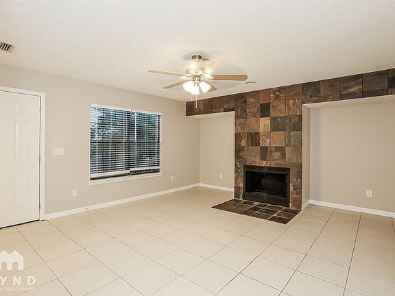 3rd image of 5407 Fort Caroline Rd
