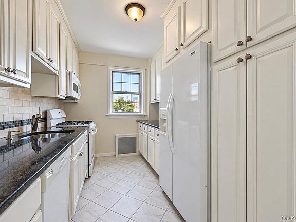 4th image of 210 Pelham Road #4D
