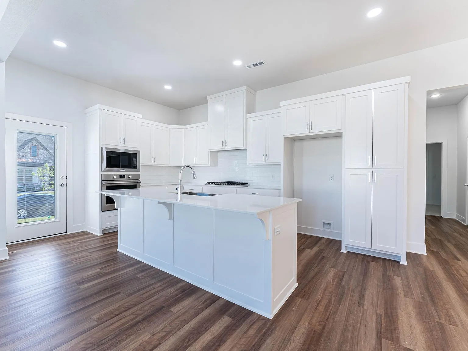 4 bed, 3.5 bath, 2587 sqft, $2,750 — Photo 4