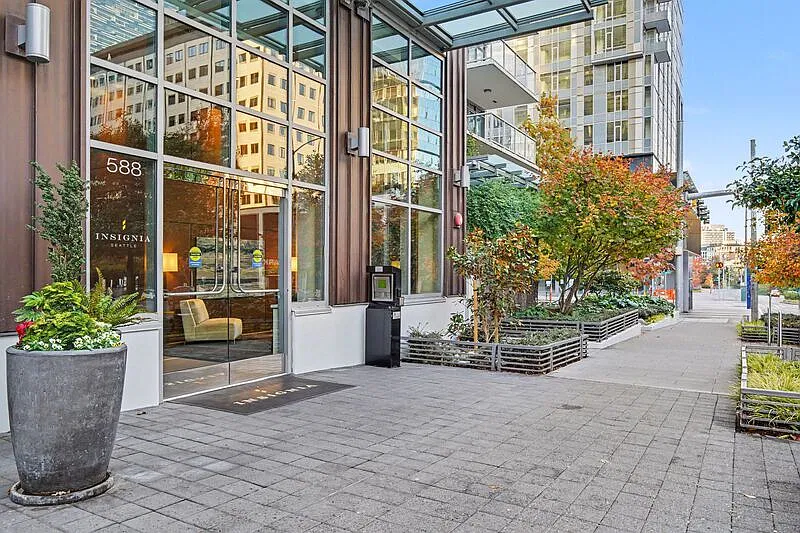 2 bed, 2.0 bath, 1523 sqft, $6,000 — Photo 2