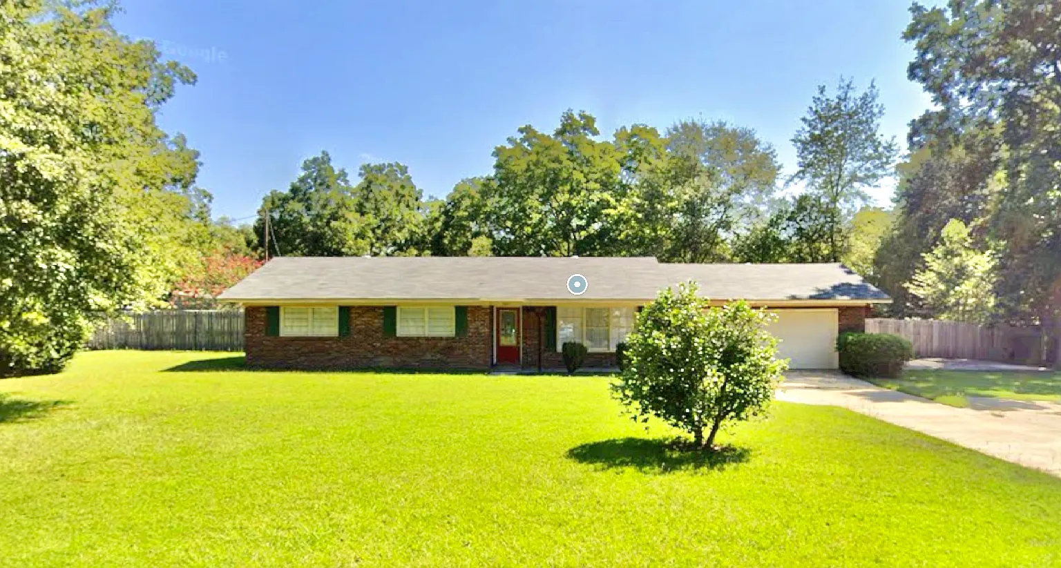 1605 Ivy Dr — Photo 3