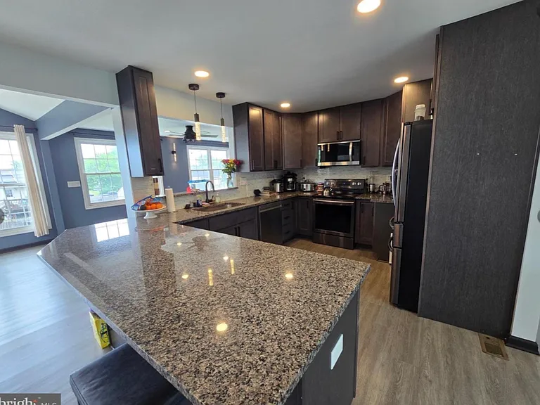 7513 Saffron Ct — Photo 20