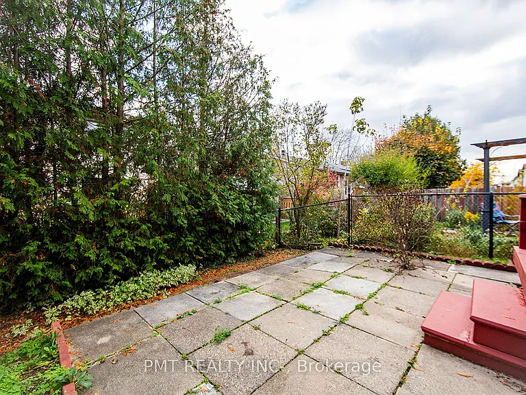 26 Granada Cres — Photo 38