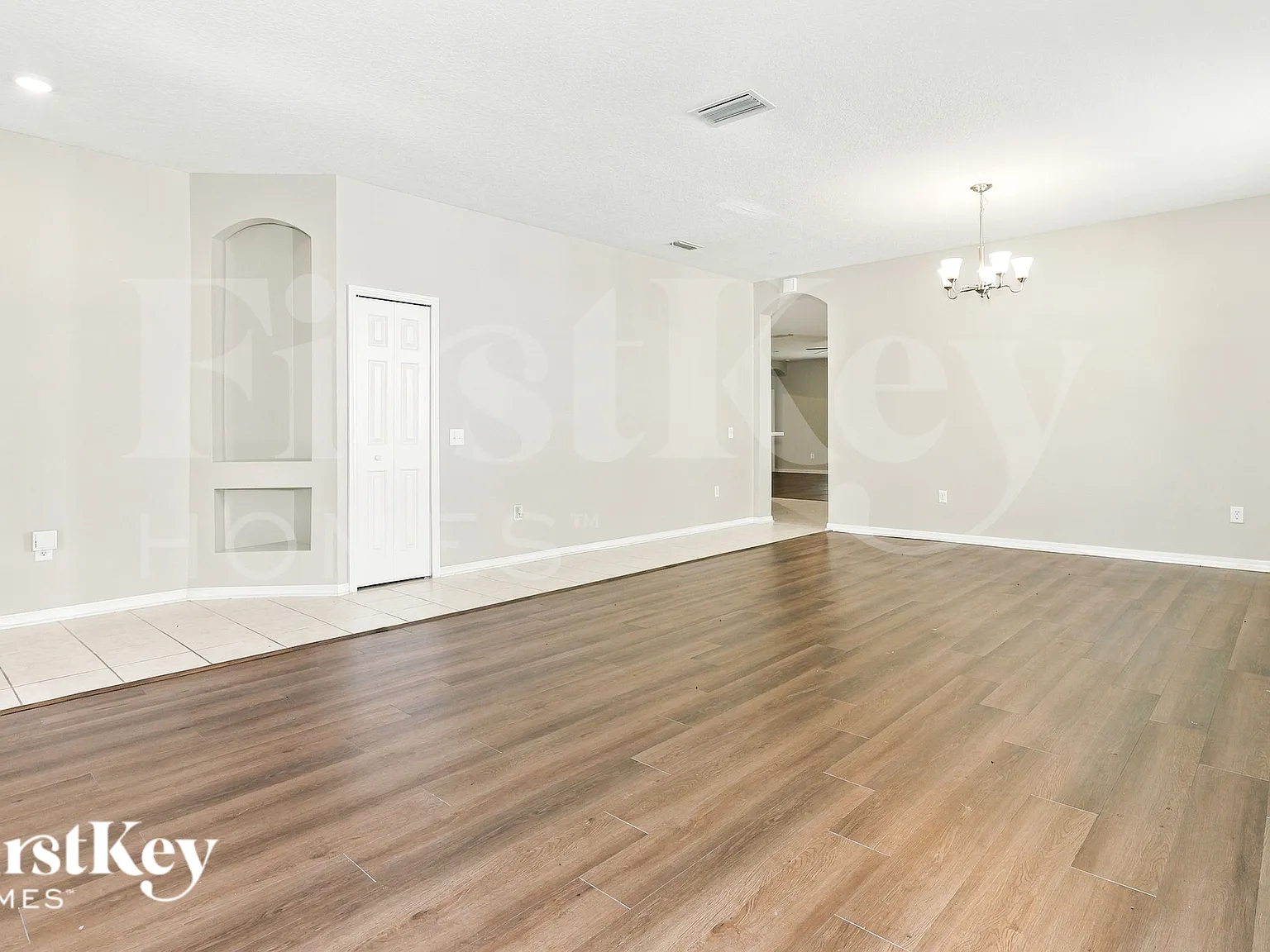 4 bed, 2.0 bath, 2330 sqft, $2,540 — Photo 4