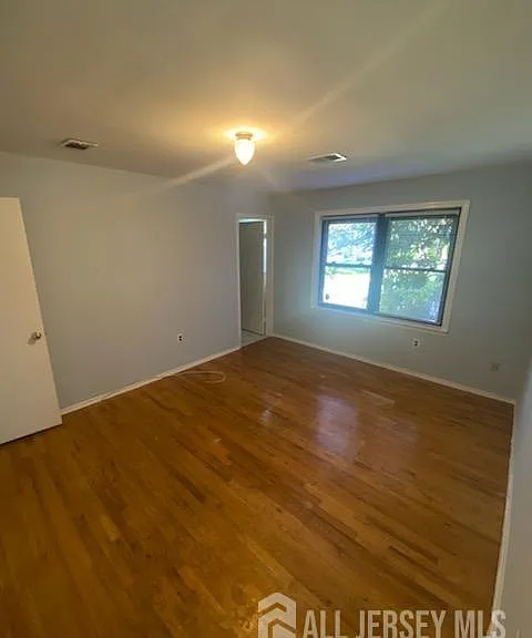 1105 N Oaks Blvd — Photo 5