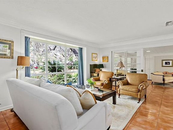 4th image of 1200 Shorewood Dr