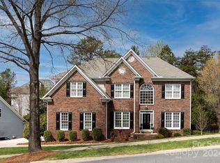 1820 Chestnut Hill Dr, Fort Mill, SC 29708