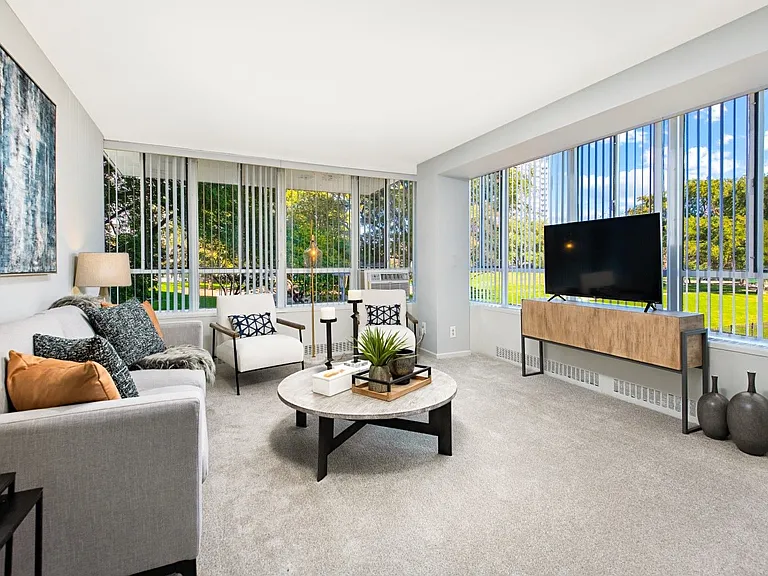 Lake Meadows Apartments — Photo 16