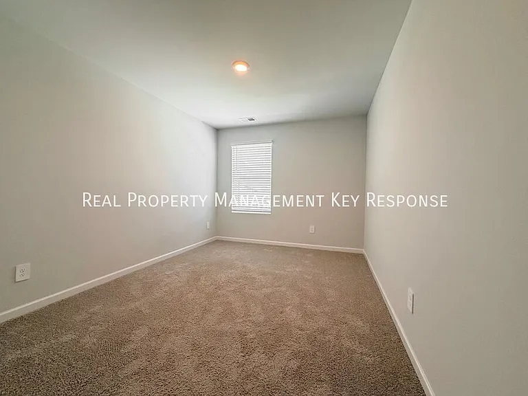 1004 Midpoint Ln — Photo 6