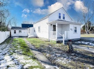 53 Main St, Mattapoisett, MA 02739