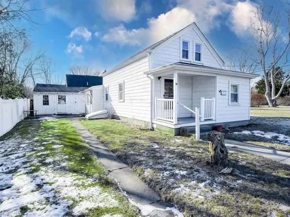 53 Main St, Mattapoisett, MA 02739