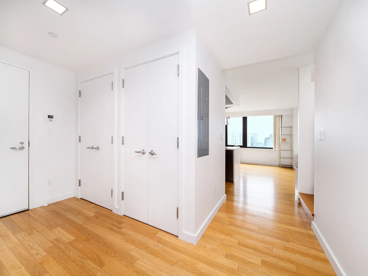 3 bed, 2020 sqft, $7,500 — Photo 4