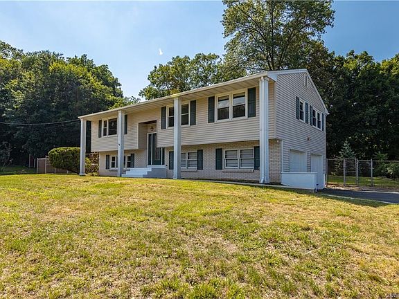 2nd image of 4 Laurel Dr