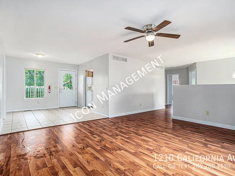 1210 California Ave — Photo 2