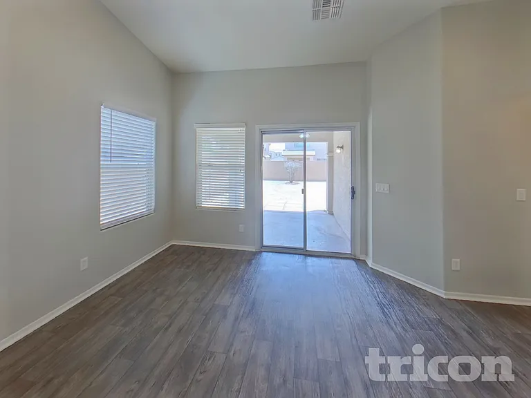 41201 W Bravo Dr — Photo 2