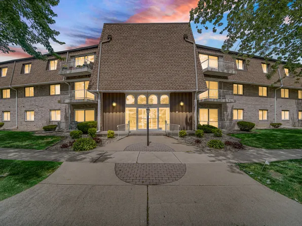 3240 N Manor Dr APT 317, Lansing, IL 60438