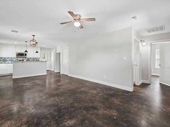 5th image of 501 E Day St #1