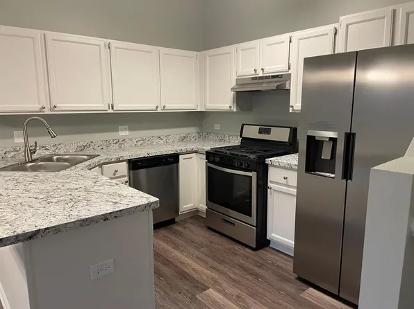 100 N Atkinson Rd #E, Grayslake, IL 60030