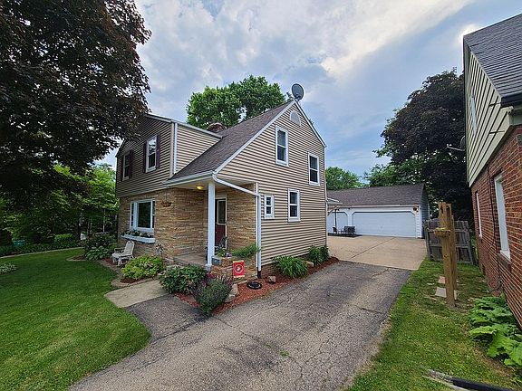 5th image of 605 N Ashland Ct