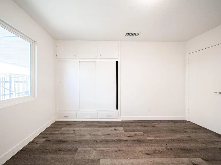 1011 San Julian St #203 — Photo 22