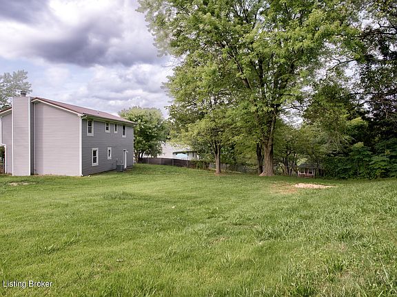 3rd image of 934 Woods Hollow Dr