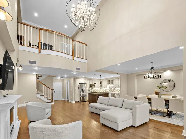 208 Shearwater Ct West image 3 of 44