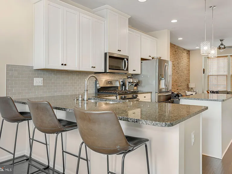 6106 Chronicle St — Photo 12