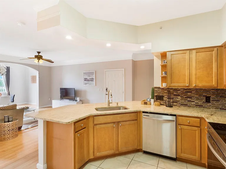 9309 Myrtlewood Cir W #9309 — Photo 4