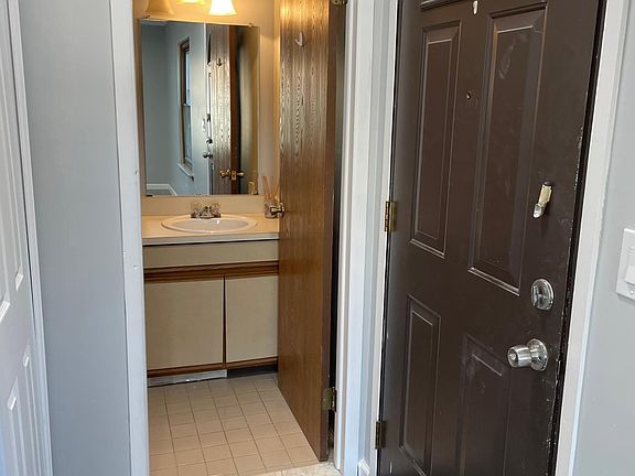 4th image of 27144 Winchester St