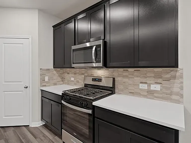 528 Loriner Way — Photo 8