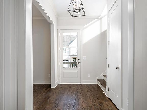 5th image of 213 Dawson Dr