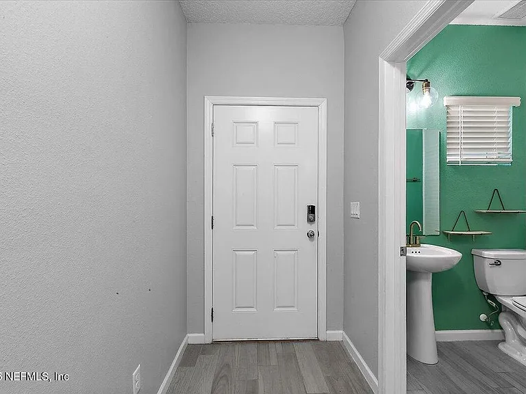 12658 Josslyn Ln — Photo 3